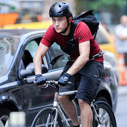 premium-rush-joseph-2.jpg