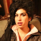 Amy-Winehouse-talking-to-John-Kelly-in-Benners-Hote.jpg